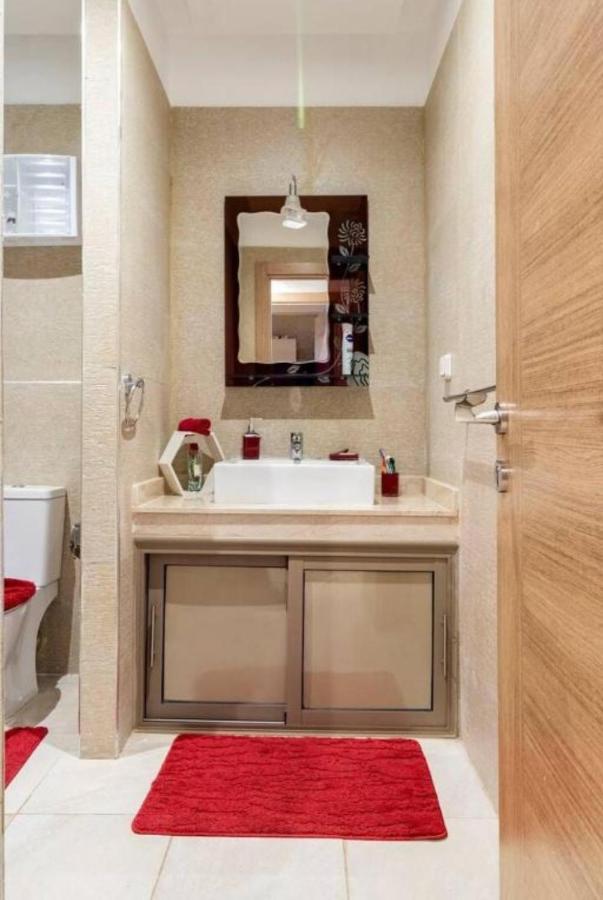 Apartment An Elegant For Rent With A Pool And A View Of The Mountains In