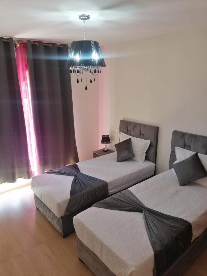 An Elegant For Rent With A Pool And A View Of The Mountains In Apartment