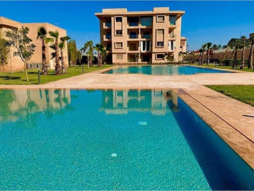 Apartment An Elegant For Rent With A Pool And A View Of The Mountains In