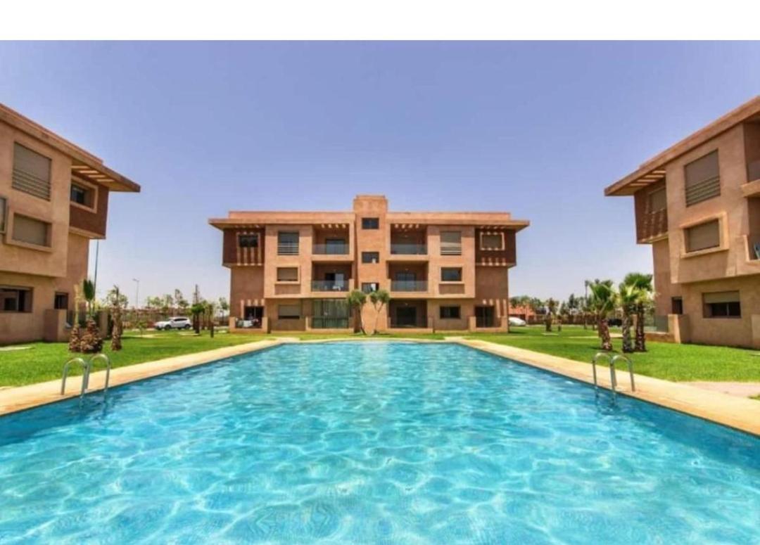 An Elegant For Rent With A Pool And A View Of The Mountains In Appartement