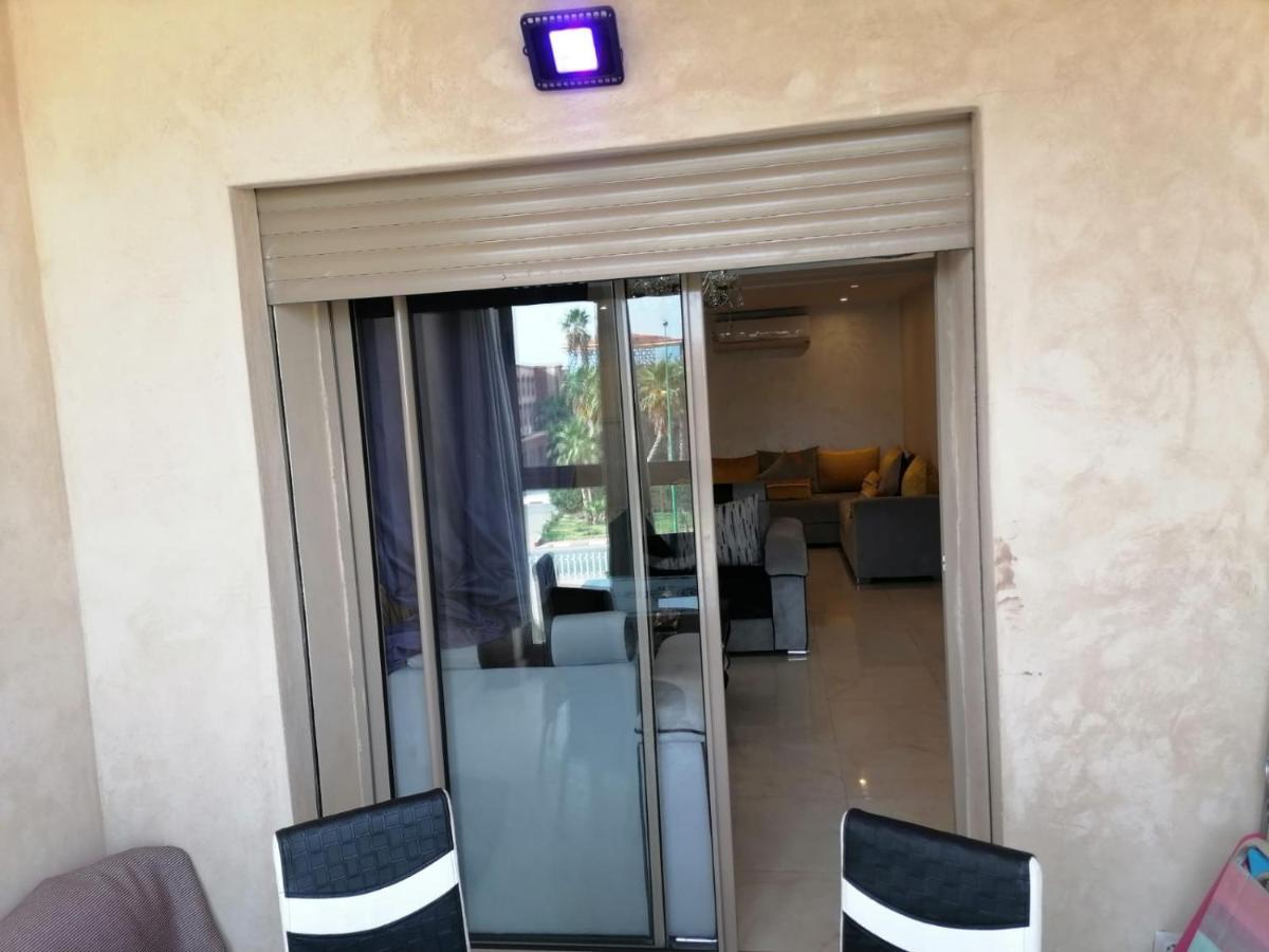 An Elegant For Rent With A Pool And A View Of The Mountains In Appartement *