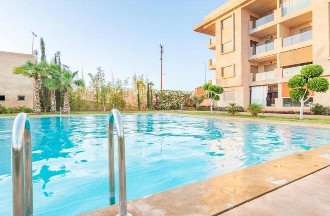 An Elegant For Rent With A Pool And A View Of The Mountains In Appartement *